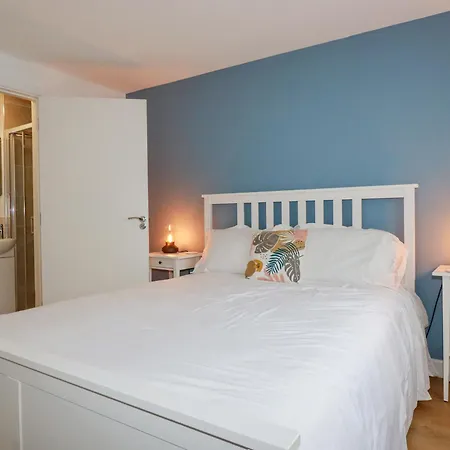 Apartment 6